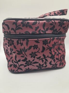 P77. Travel Cosmetic Bag - Red Floral NWOT